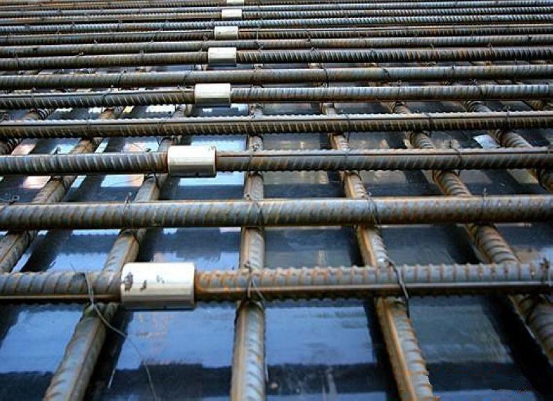 哈密为什么建楼房时，要在钢筋上加一排小圆环？原来作用这么大